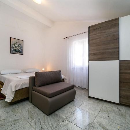 Ferienwohnung Marie I Nikola Krk Town Exterior foto
