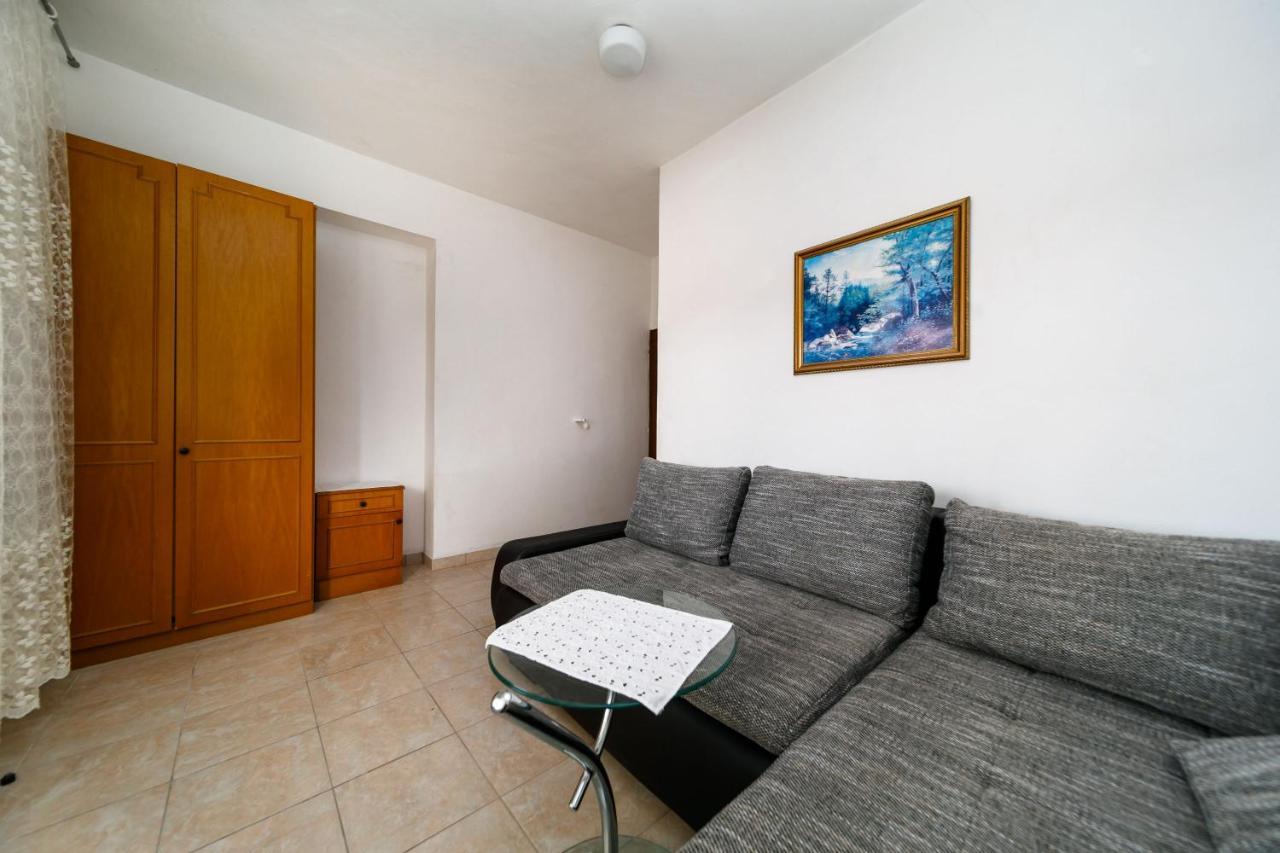 Ferienwohnung Marie I Nikola Krk Town Exterior foto