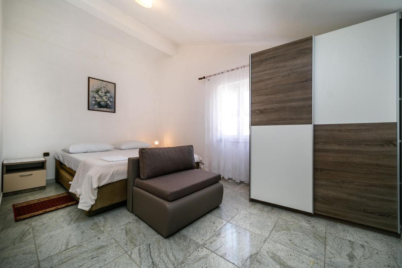 Ferienwohnung Marie I Nikola Krk Town Exterior foto