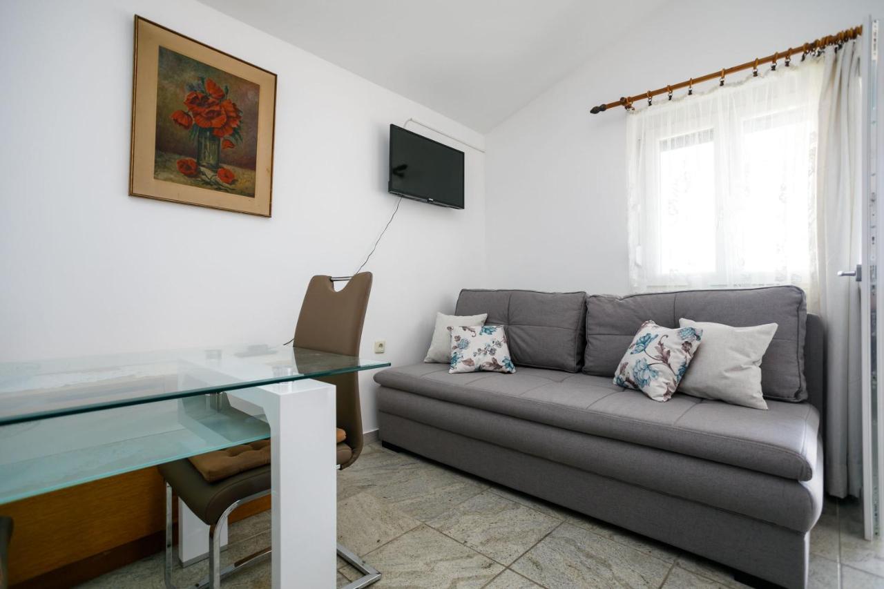Ferienwohnung Marie I Nikola Krk Town Exterior foto