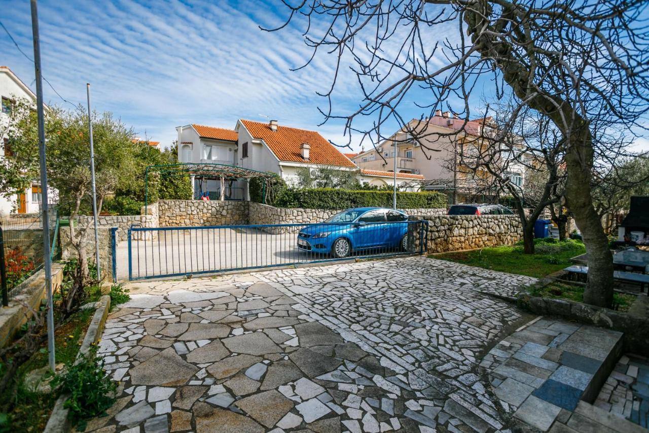 Ferienwohnung Marie I Nikola Krk Town Exterior foto
