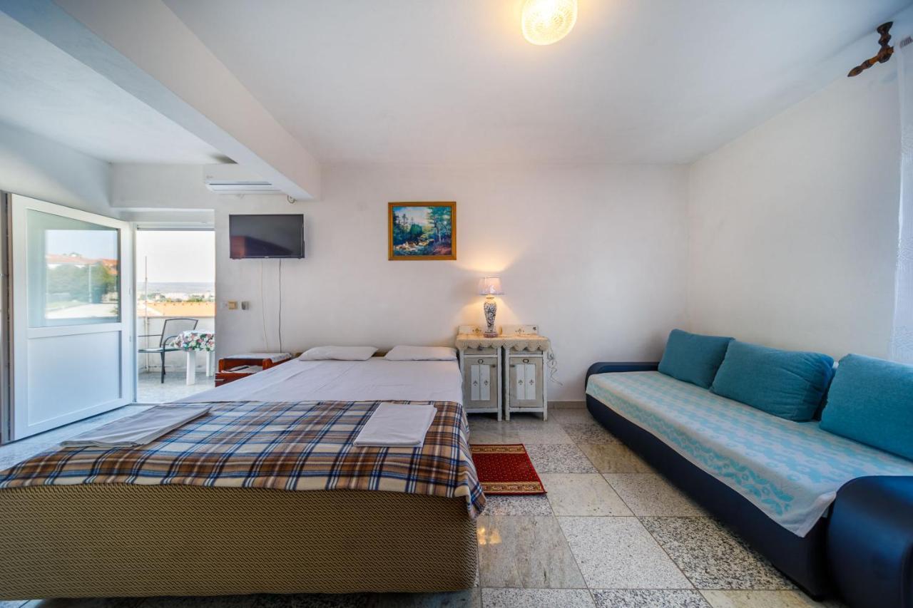 Ferienwohnung Marie I Nikola Krk Town Exterior foto