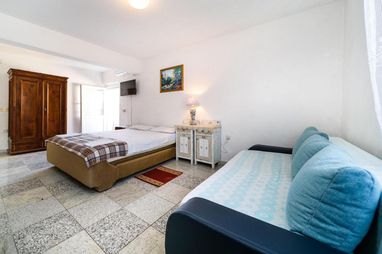 Ferienwohnung Marie I Nikola Krk Town Exterior foto